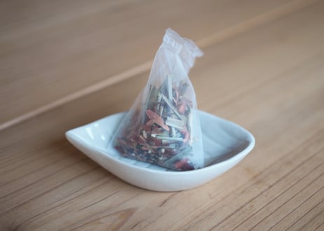 春の畑の五馳走茶（ごちそうちゃ）