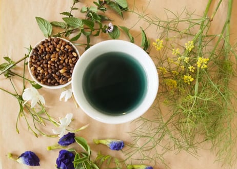 夏の畑の五馳走茶（ごちそうちゃ）