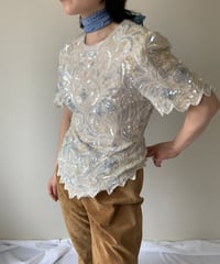 Illusion bees tops