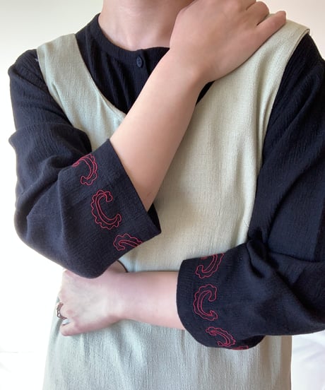 Hem Embroidery Collar Less Blouse
