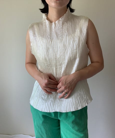 Stand Collar Pleats Sleeveless Tops