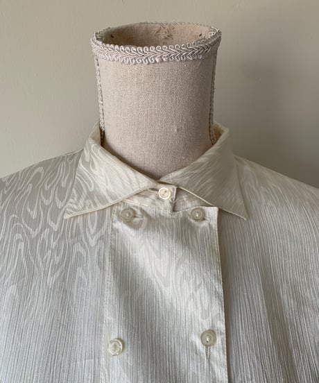 Double Button Wave Pattern Blouse