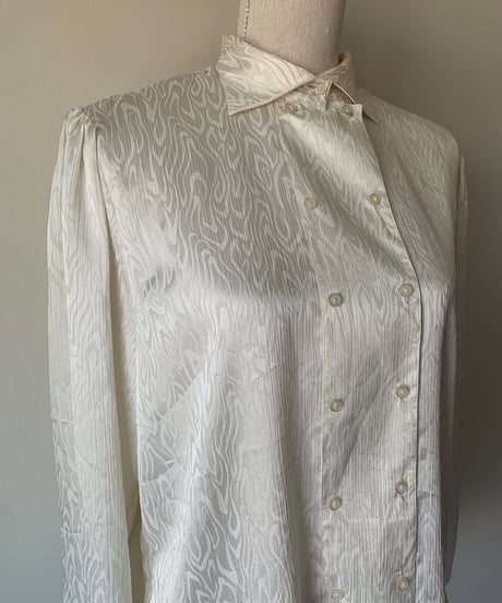 Double Button Wave Pattern Blouse