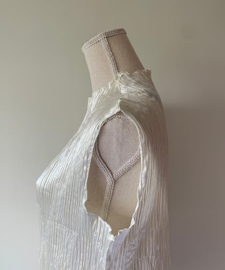 Stand Collar Pleats Sleeveless Tops
