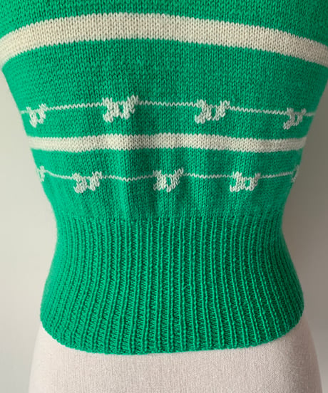 Half sleeve knit tops