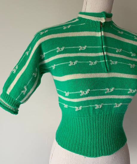Half sleeve knit tops