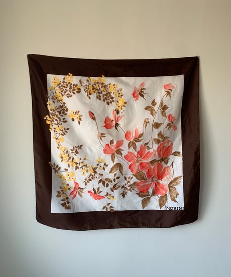 Scarf -brown frame-