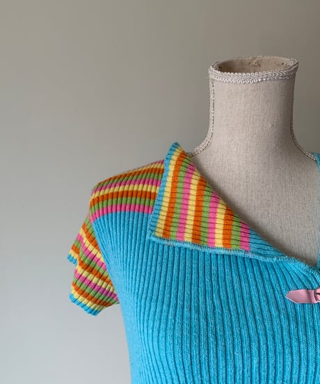 Short-sleeve colorful knit shirt