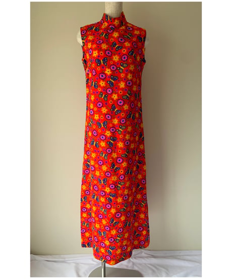 "90s" High Neck Sleeveless Dress