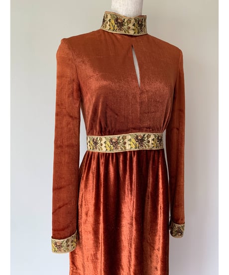 Velvet Embroidery Line Maxi Dress