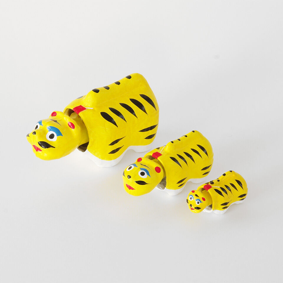 張り子　出世虎 絵羽馬堂 張り子(虎 だるま)家紋提灯 出世虎 特大