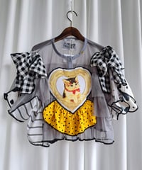 mother's made　604302　黄色猫フリルトップス（グレー）