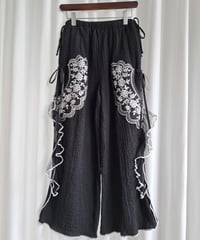 mother's made　605502　刺繍フリルパンツ（黒）