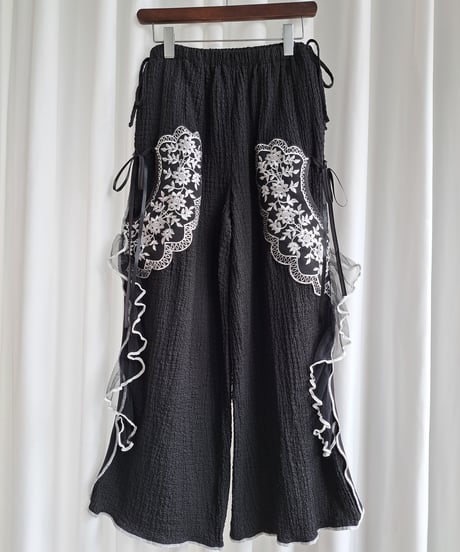 mother's made　605502　刺繍フリルパンツ（黒）