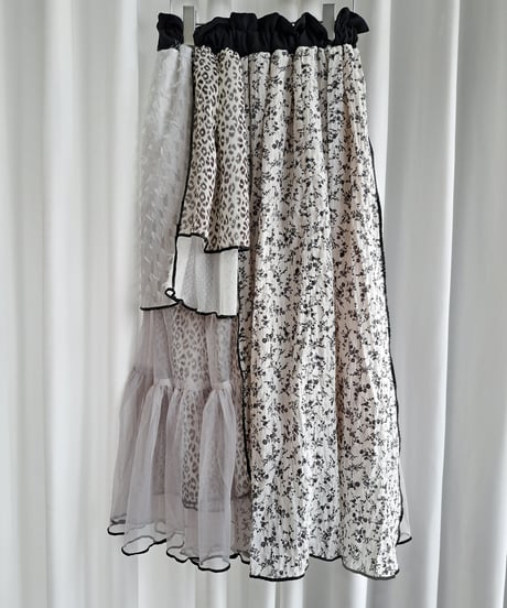 mother's made　606601　白×黒花柄フリルSK