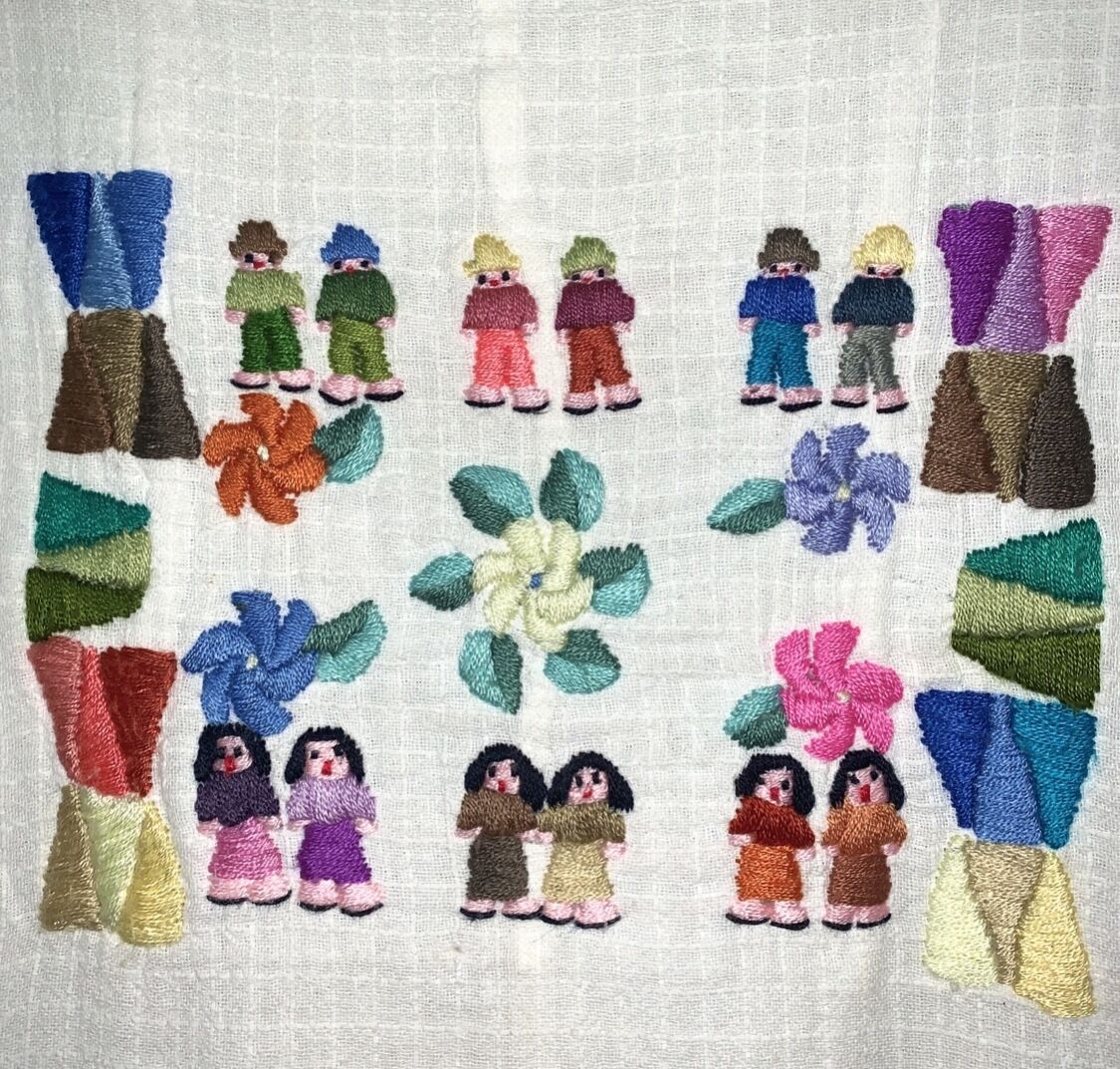 グアテマラ ガテマラ 刺繍 手刺繍 白 トップス 半袖 カラフル 花 人形