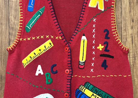 ニットベスト 赤 刺繍 手刺繍 スクール 学校 アメリカン カントリー ファンシー かわいい おしゃれ 個性的 ヴィンテージ 古着/club723 クラブ723(N772)
