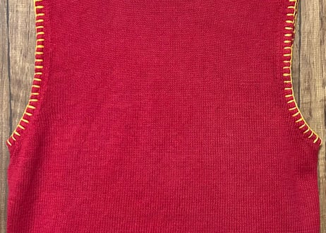 ニットベスト 赤 刺繍 手刺繍 スクール 学校 アメリカン カントリー ファンシー かわいい おしゃれ 個性的 ヴィンテージ 古着/club723 クラブ723(N772)