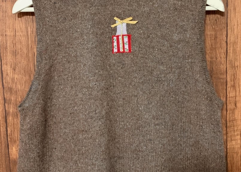 ニット ベスト 襟 茶色 刺繍 手刺繍 装飾 プレゼント チェック ニット ベスト 襟 茶色 刺繍 手刺繍 装飾 プレゼント チェック