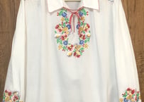 刺繍 手刺繍 ブラウス 長袖 花 小花 白 カラフル トップス ヨーロッパ レトロ カントリー チロリアン フォーク スクエア ダンス 衣装 vintage used 古着/club723(N413)