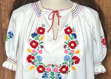 ハンガリー 刺繍 手刺繍 ブラウス カロチャ 半袖 花 ヨーロッパ ヴィンテージ レトロ カントリー チロリアン フォーク スクエア ダンス かわいい 古着/club723 クラブ723(N776)