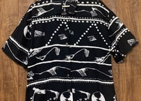 黒 白 モノトーン 半袖 シャツ ブラウス レーヨン テロテロ 個性的 アメリカン レトロ ロック USA ヴィンテージ vintage used ユーズド 古着/ club723(N316)