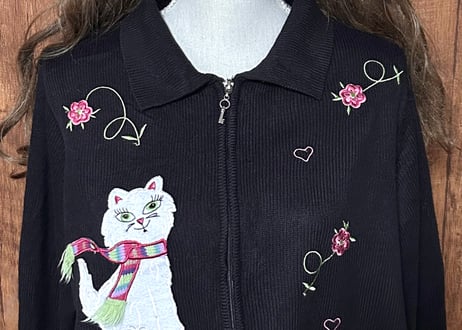 ねこ ネコ 動物 ニット カーディガン 黒 刺繍 装飾 花 ヴィンテージ カントリー ファンシー かわいい vintage used 古着/club723 クラブ723(N721)
