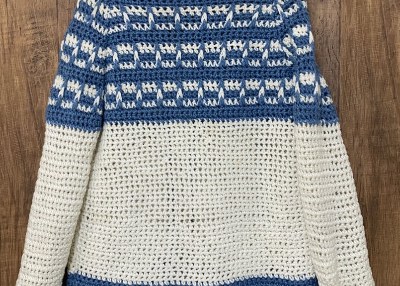 ニット セーター カーディガン 編み 水色 ブルー 白 きなり