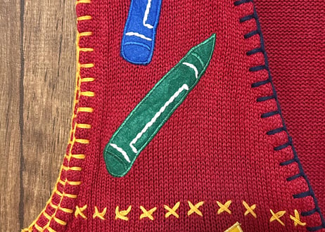 ニットベスト 赤 刺繍 手刺繍 スクール 学校 アメリカン カントリー ファンシー かわいい おしゃれ 個性的 ヴィンテージ 古着/club723 クラブ723(N772)