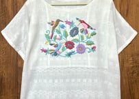 刺繍 手刺繍 トップス 白 半袖 花 鳥 葉 カラフル パステル ヴィンテージ レトロ エスニック おしゃれ 個性的 かわいい vintage used 古着/club723(N507)