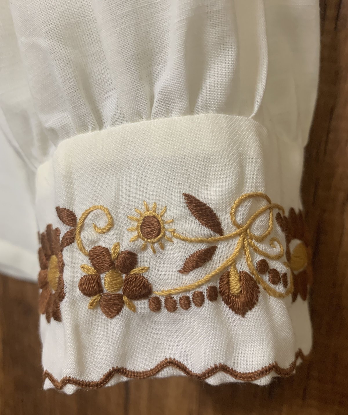 刺繍 手刺繍 ブラウス 花 小花 きなり 白 トップス ヨーロッパ