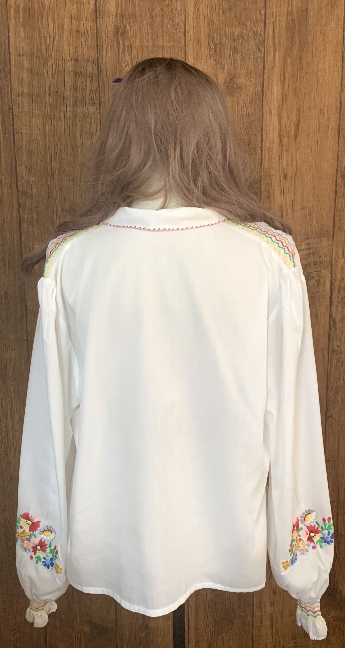 刺繍 手刺繍 ブラウス 長袖 花 小花 白 カラフル トップス ヨーロッパ