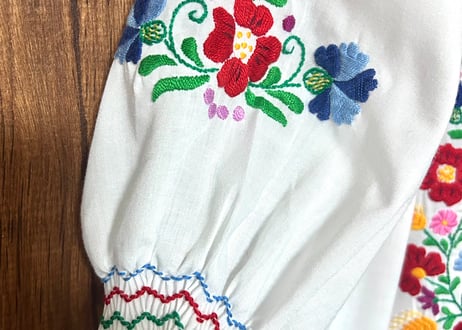 ハンガリー 刺繍 手刺繍 ブラウス カロチャ 半袖 花 ヨーロッパ ヴィンテージ レトロ カントリー チロリアン フォーク スクエア ダンス かわいい 古着/club723 クラブ723(N776)