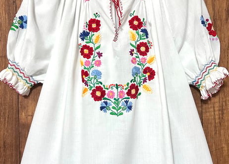 ハンガリー 刺繍 手刺繍 ブラウス カロチャ 半袖 花 ヨーロッパ ヴィンテージ レトロ カントリー チロリアン フォーク スクエア ダンス かわいい 古着/club723 クラブ723(N776)