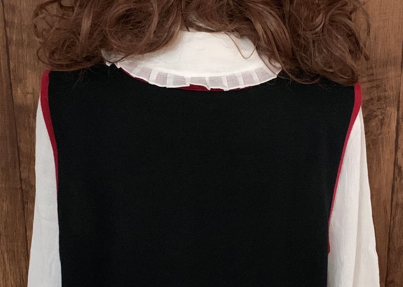 ニット ベスト 花 エンジェル 天使 黒 赤 刺繍 装飾 ビジュー