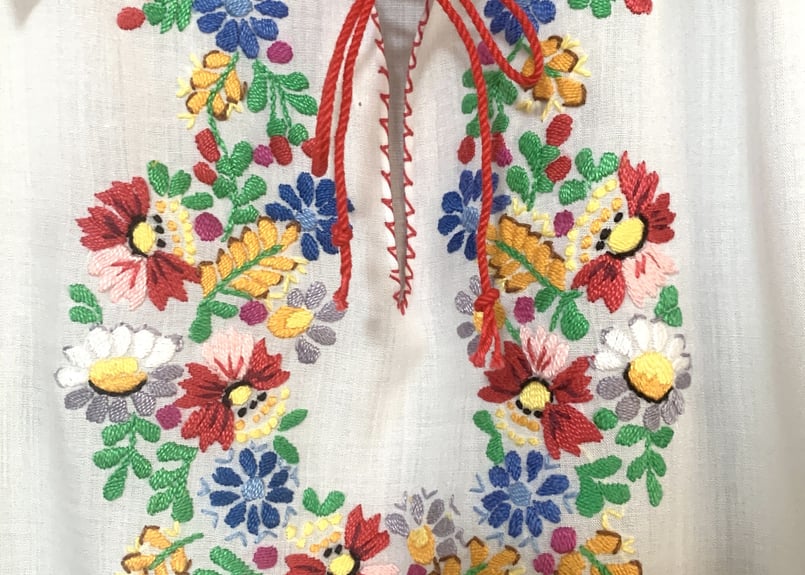 刺繍 手刺繍 ブラウス 長袖 花 小花 白 カラフル トップス 刺繍 手刺繍 ブラウス 長袖 花 小花 白 カラフル トップス