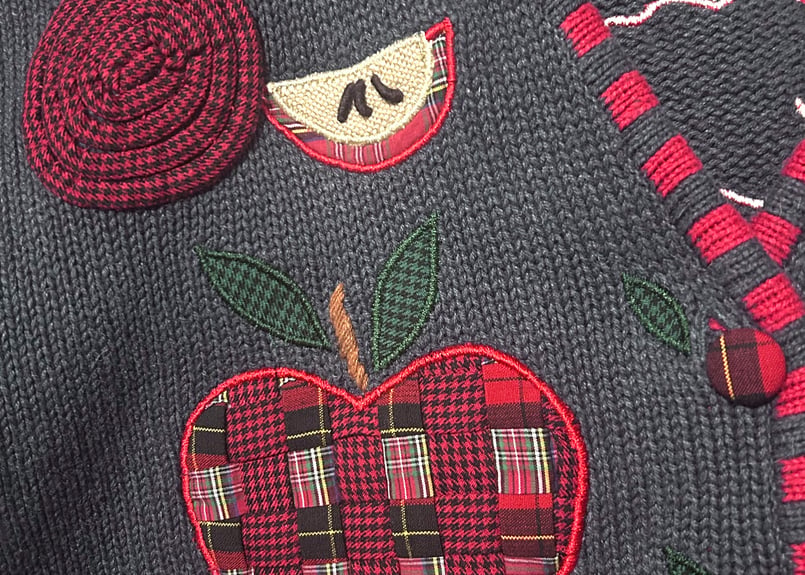 りんご アップル ニット カーディガン 刺繍 アップリケ 装飾 果物