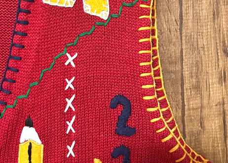 ニットベスト 赤 刺繍 手刺繍 スクール 学校 アメリカン カントリー ファンシー かわいい おしゃれ 個性的 ヴィンテージ 古着/club723 クラブ723(N772)