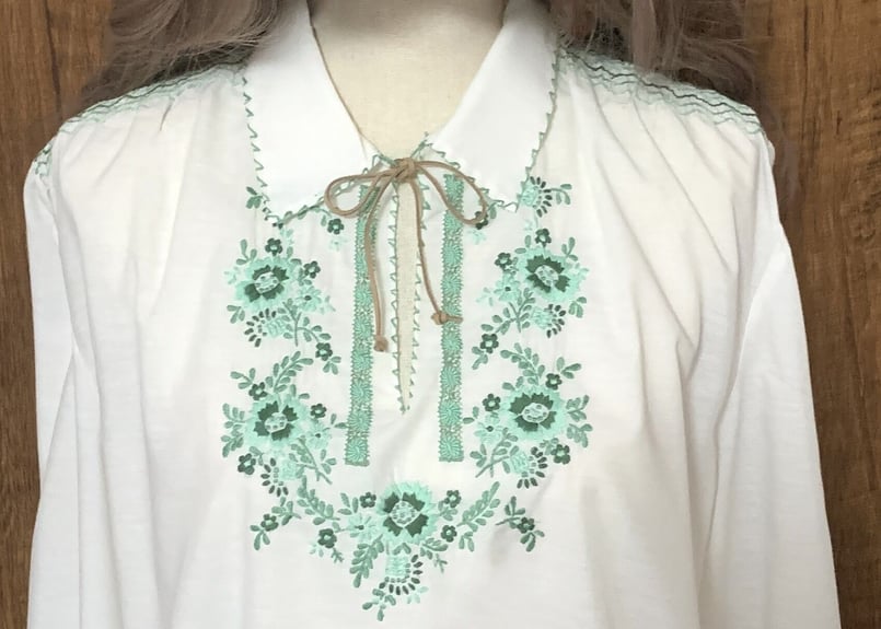 刺繍 手刺繍 ブラウス 長袖 花 白 緑 グリーン ヨーロッパ