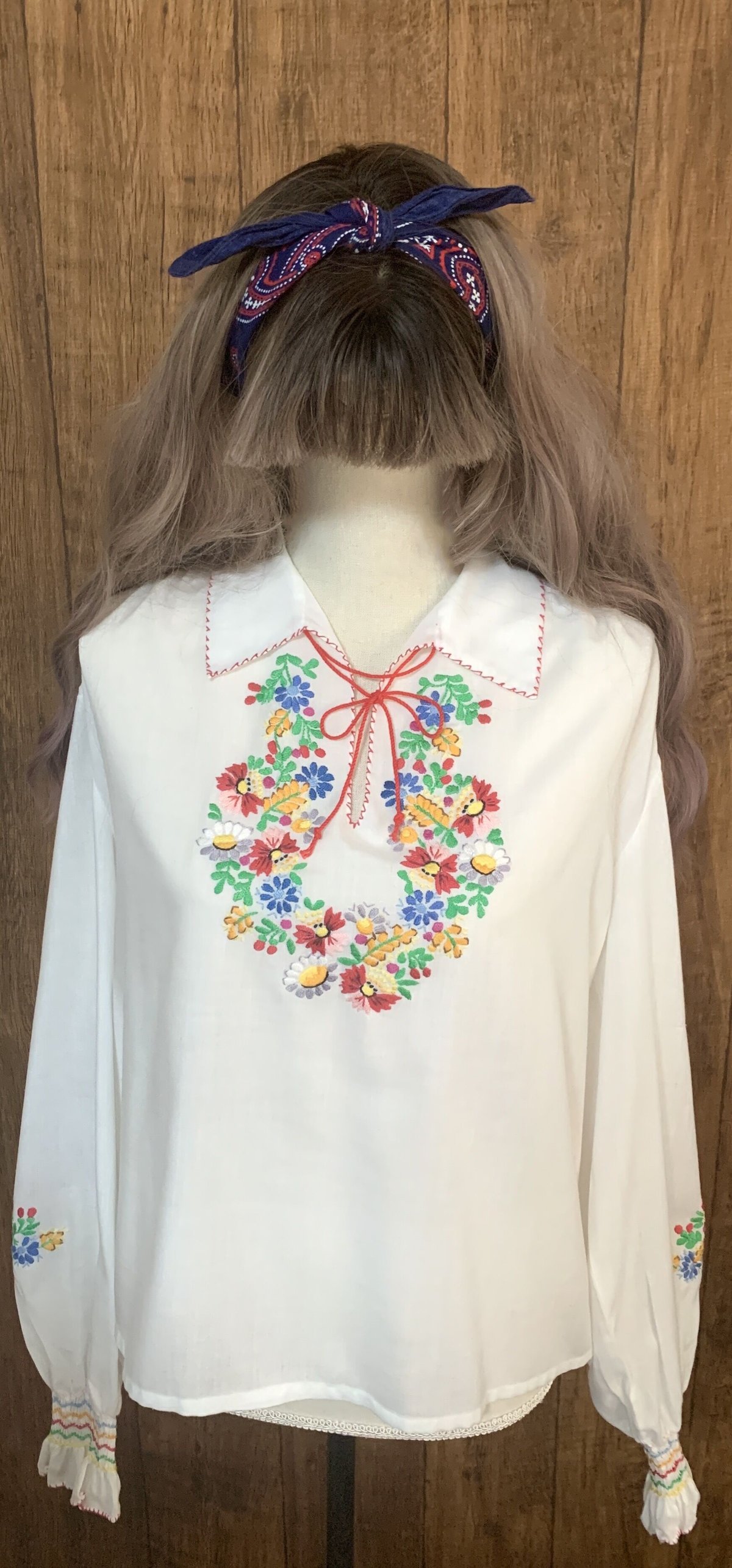 刺繍 手刺繍 ブラウス 長袖 花 小花 白 カラフル トップス ヨーロッパ 