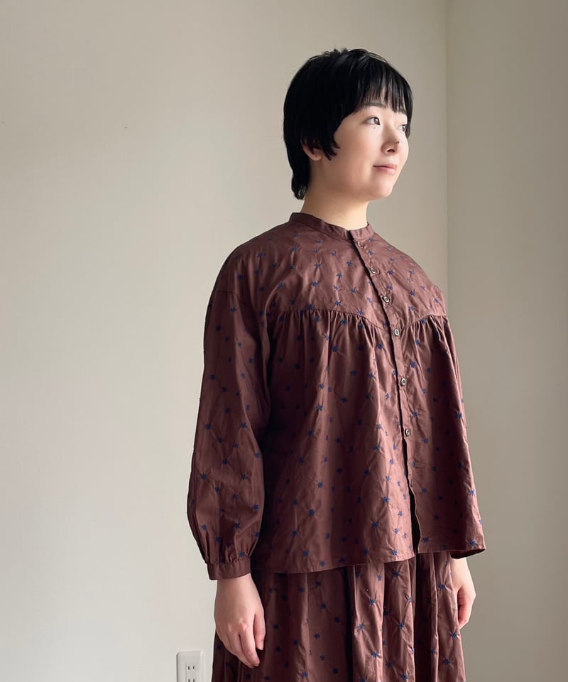 おはな品 NATURAL LAUNDRY オハナ刺繍 ギャザーシャツ | NOON MOON