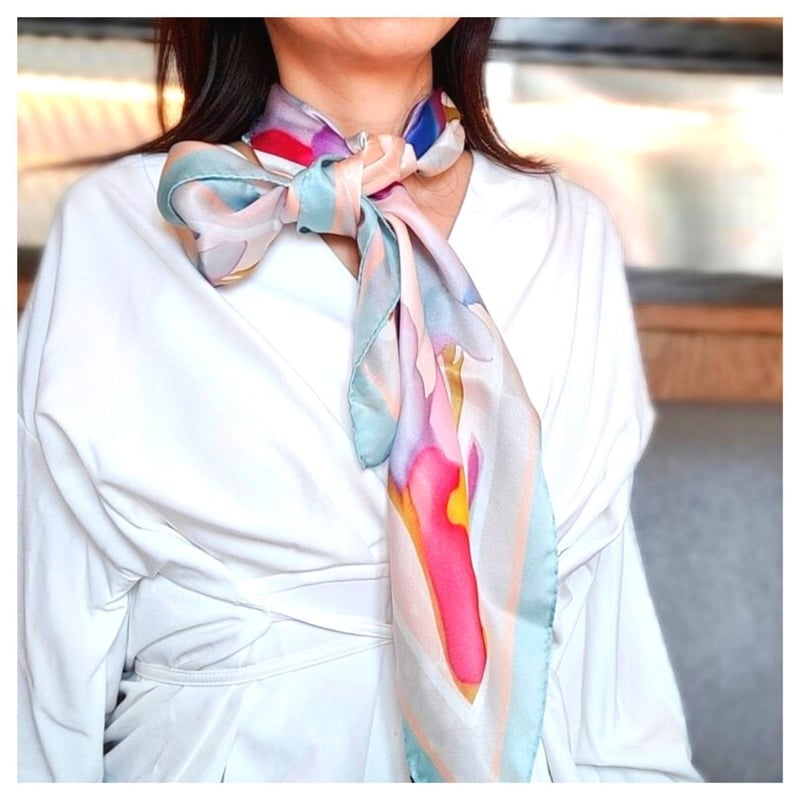 イタリア製シルクの可愛いスカーフでございますファッション小物