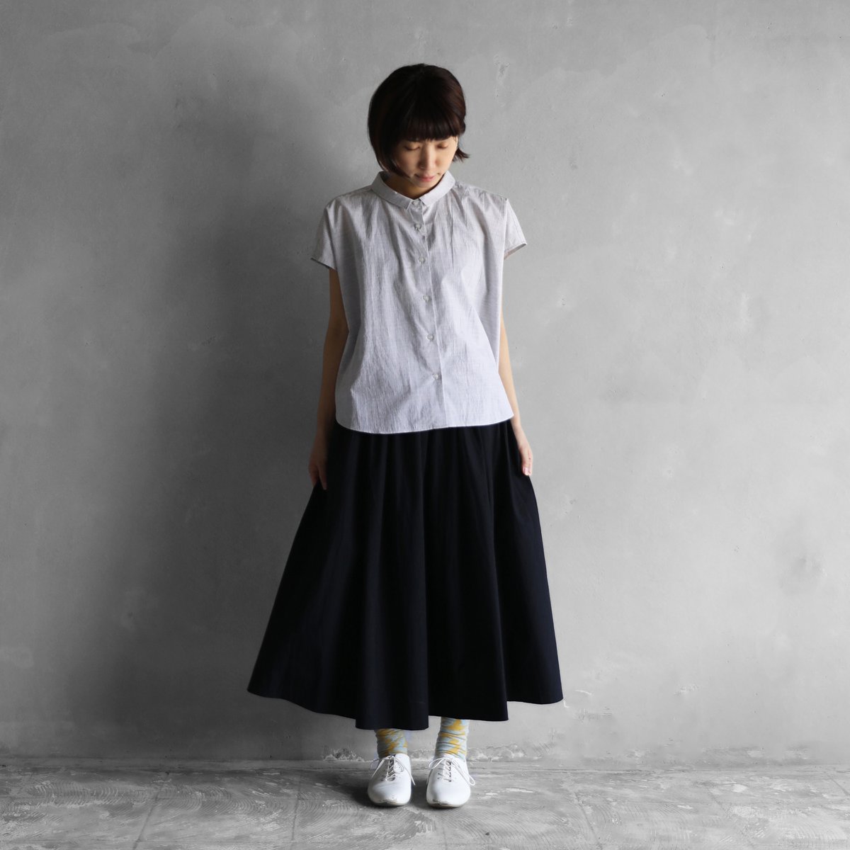 HUIS. コードレーンフレンチスリーブワイドブラウス（トップ糸グレー