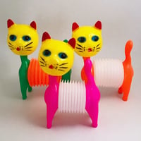 ベトナムのキモカワネコおもちゃ