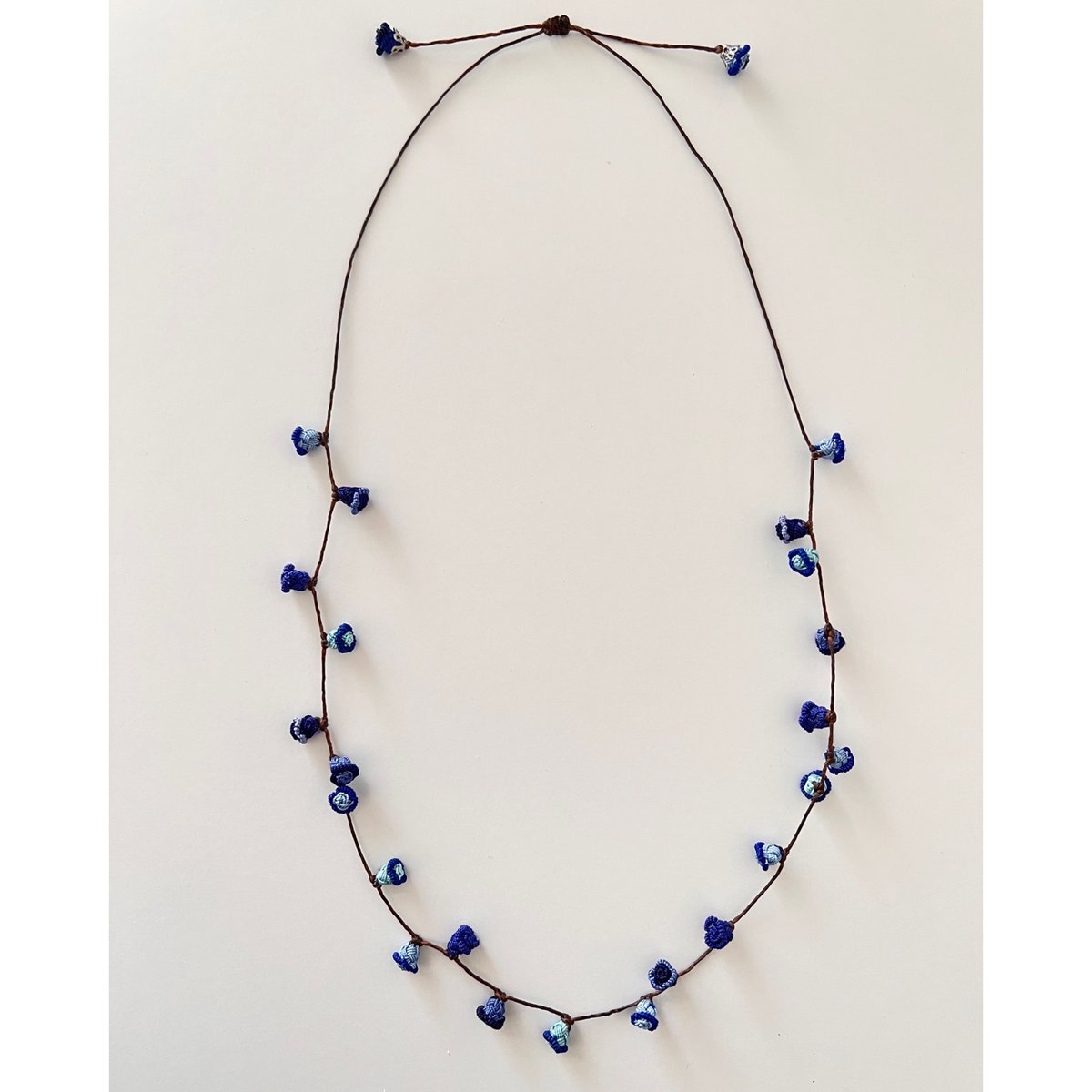 モロッコボタン ネックレス ブルー Moroccan button necklace, blu