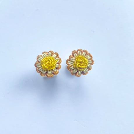 モロッコボタン　お花ボタンピアス（黄色）Moroccan button Flower button earrings (yellow)
