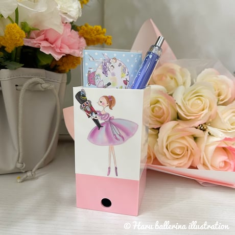 えんぴつ削りのついたペン立て（くるみ割り人形）