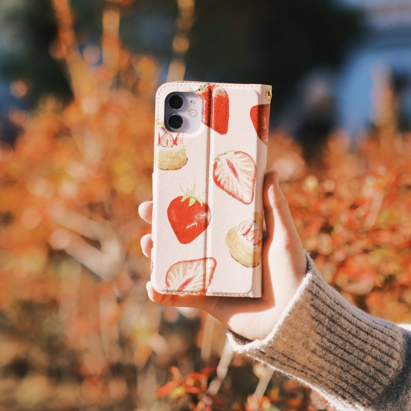 いちごだいふくページ アウトレット EMU スマホケース 14 2個 受注生産] iPhoneケース:イチゴのシュークリーム（手帳型） | Shima sweets