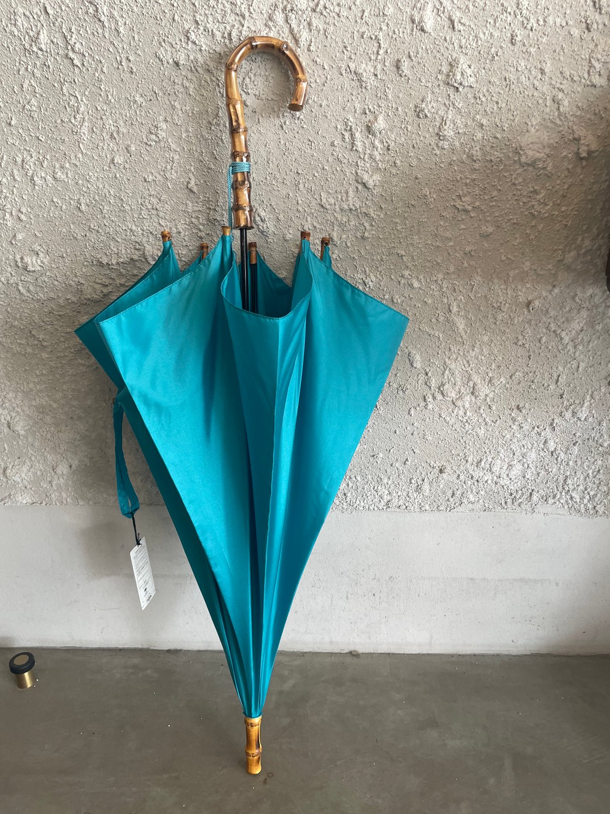 WAKAOドーム型バンブーハンドルタッセル雨傘 | Verde