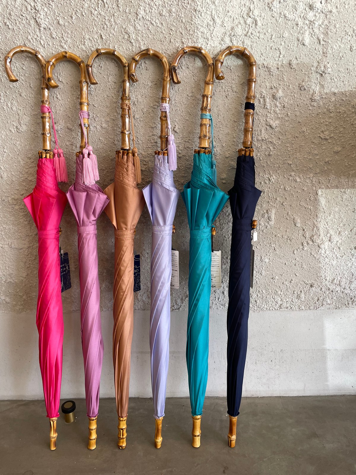 WAKAOドーム型バンブーハンドルタッセル雨傘 | Verde